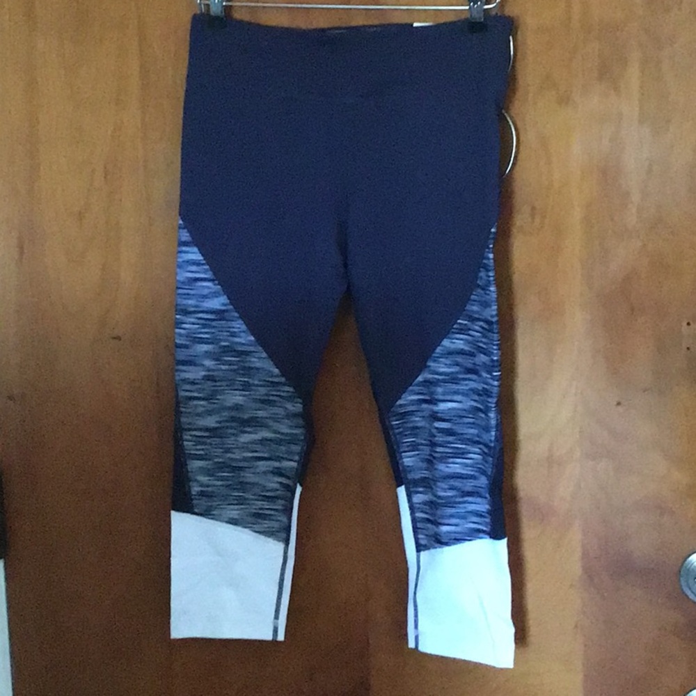Tommy Hilfiger performance athletic Capri new with tags interior pocket size M